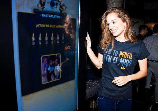 kiosco-serie-q-pantalla-tactil-publicidad