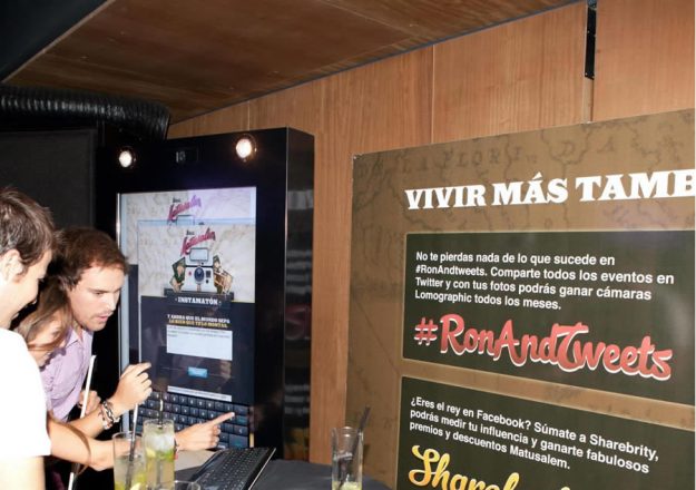 kiosco-serie-q-pantalla-tactil-publicidad