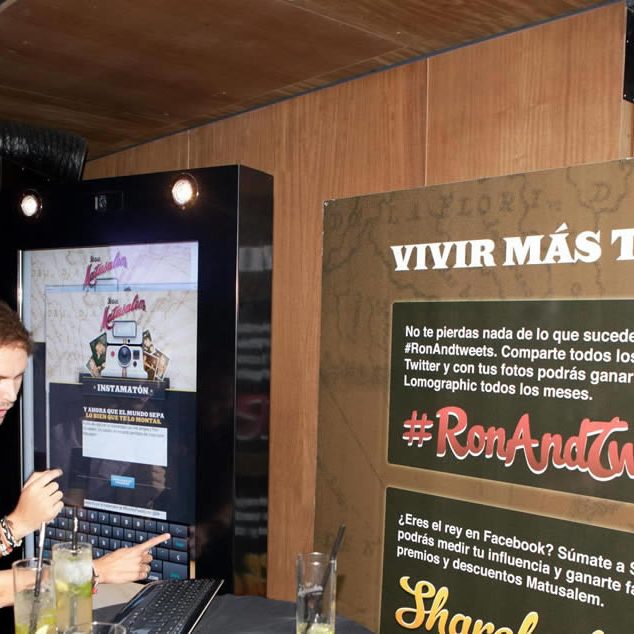 kiosco_serie_q_5-écran tactile publicitaire kiosco-serie-q-pantalla-tactil-publicidad