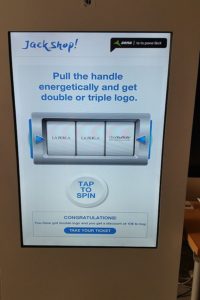 artemedia-aena-mwc-kiosco-interactivo
