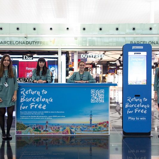 artemedia-aena-mwc artemedia-aena-mwc-kiosco-interactivo