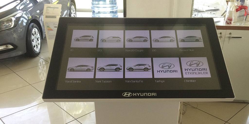 artemedia-kiosco-interactivo-concesionario-vehiculo-3 artemedia-kiosco-interactivo-concesionario-vehiculo