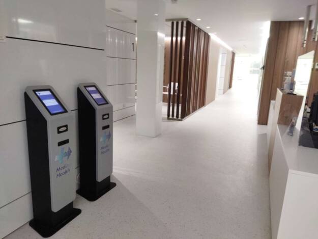 artemedia-totem-multimedia-clinica-asuncion-tolosa