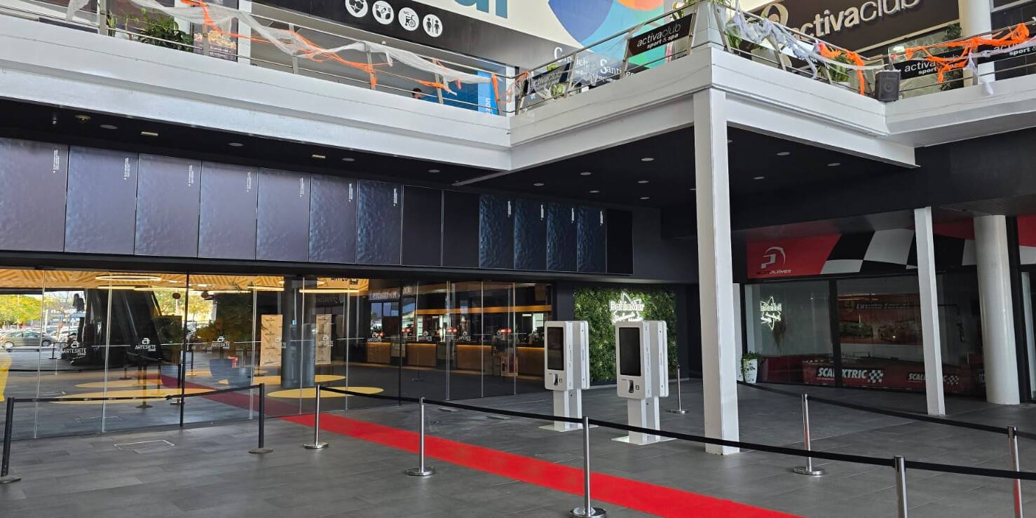 cines-bahia-mar-kiosco-serie-p32-002